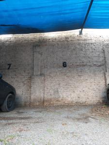 a brick wall with a car parked next to it at Departamento Ciudad Mendoza in La Cieneguita