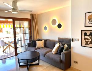 Fotografia z galérie ubytovania Stylish & Modern 1 bedroom suite on frontline of Playa del Duque v destinácii Adeje