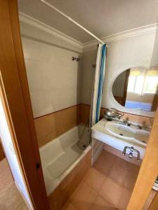 A bathroom at Directo a la playa con vistas del mar
