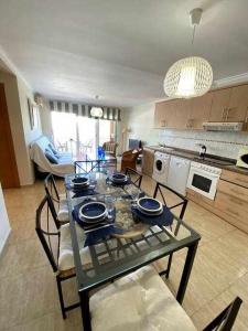 A kitchen or kitchenette at Directo a la playa con vistas del mar