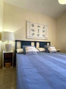 A bed or beds in a room at Directo a la playa con vistas del mar