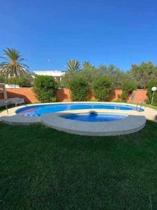 The swimming pool at or close to Directo a la playa con vistas del mar