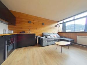 a living room with a couch and a table at Le 313, pied de pistes La Bresse Hohneck in La Bresse