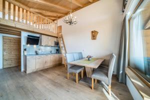 A kitchen or kitchenette at Eggerhof Familiennestl