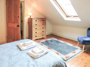 Кровать или кровати в номере Storey Farm Cottage