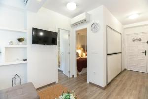 TV a/nebo společenská místnost v ubytování Apartamentos Martalia Marbella Banús