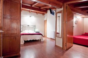 A bed or beds in a room at Porto de Rinlo