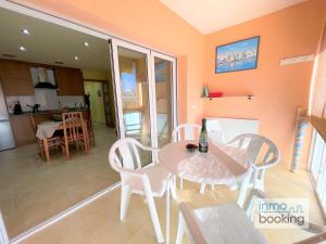 Kuchyňa alebo kuchynka v ubytovaní ANNAbella Cambrils,climatizado y cerca de la playa + 28 fotografií
