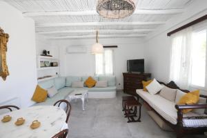 a living room with a couch and a table at Onverra Villa in Rózia