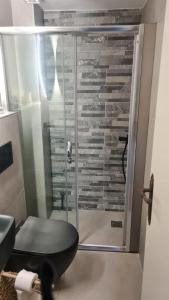 A bathroom at Helios Stays - Sisi Private Apartments Még 8 kép