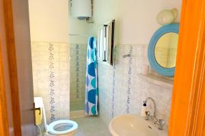 Koupelna v ubytování Spiros Apartments - Agios Gordios Beach, Corfu, Greece + 15 fotografií