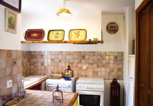 O bucătărie sau chicinetă la Appartement moderne à La Roche-sur-le-Buis, avec piscine. +6 fotografii