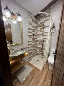 a bathroom with a sink and a toilet at Villa rural de campo aldea Las Zorizas in Munera