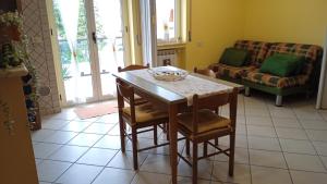 a living room with a table and chairs and a couch at A casa da Ivana in Vasto