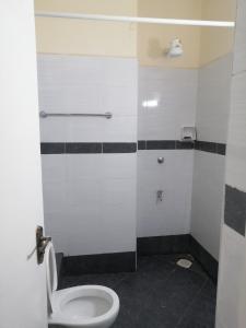 Koupelna v ubytování Nash Issah Homes-1BedRoom