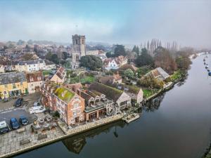 Gallery image of Pass the Keys Charming Cottage 1 Min Walk from Wareham Quay in Wareham