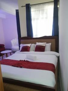 Postel nebo postele na pokoji v ubytování CBD Nakuru luxurious Studio-Nash + 5 fotografií