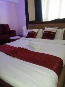 Postel nebo postele na pokoji v ubytování CBD Nakuru luxurious Studio-Nash