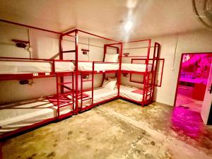 Postel nebo postele na pokoji v ubytování Slumber Party Krabi