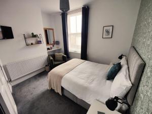 TV a/nebo společenská místnost v ubytování The Wincheap B&B