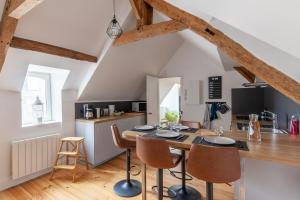 a kitchen and dining room with a table and chairs at Cathédrale - Charmant appt pour 4 in Bayeux