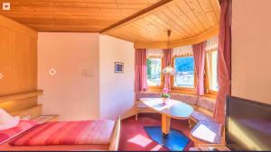 Posteľ alebo postele v izbe v ubytovaní Hotel Gurschler