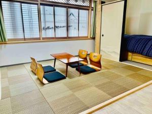 Letto o letti in una camera di MoRi House IN 伊勢佐木町