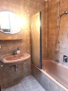 a bathroom with a sink and a shower and a tub at Urlaub beim Winzer, Ferienwohnung 3, für 4 Personen mit Terrasse in Neustadt an der Weinstraße