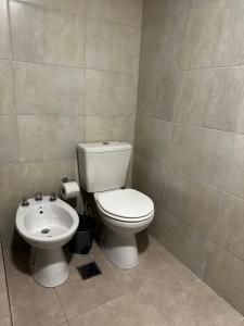 Ванная комната в Hualpa Apartments - G Cruz Mendoza