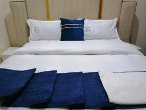 Postel nebo postele na pokoji v ubytování Nash Issah Homes-1BedRoom