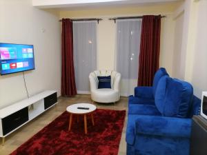 Posezení v ubytování Nash Issah Homes-1BedRoom
