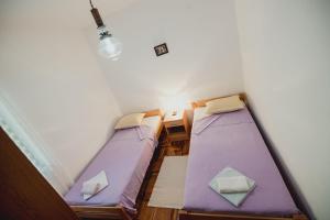 Postel nebo postele na pokoji v ubytování Apartments Antun
