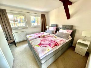 a bedroom with a large bed with pink sheets at Ferienwohnung im Heidepark in Dessau