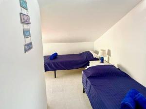 Posteľ alebo postele v izbe v ubytovaní Monte Duquesa - 4 bedroom apt, 3 bathrooms close to Port and Beach, communal pool