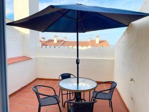 Balkón alebo terasa v ubytovaní Monte Duquesa - 4 bedroom apt, 3 bathrooms close to Port and Beach, communal pool
