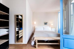 Ένα ή περισσότερα κρεβάτια σε δωμάτιο στο Bed&BCN Diagonal 1