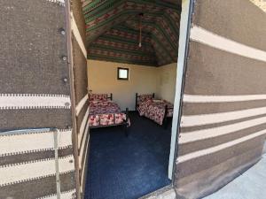 an overhead view of a room with two beds at Namla Bedouin Camp in Umm Şawwānah