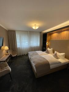 מיטה או מיטות בחדר ב-Hotel Zum Fährturm