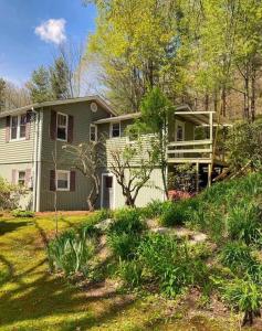 a house with a porch and a deck in a yard at Home in Newland with River Views in Newland