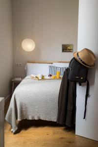 Postel nebo postele na pokoji v ubytování Bed&BCN Diagonal 4