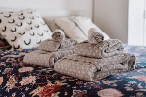 A bed or beds in a room at Case vacanze in graziosa borgata alpina