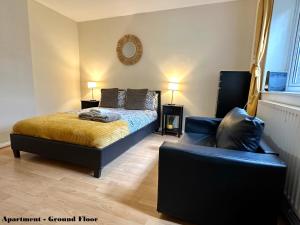 a bedroom with a bed and a couch at Charming Flats with Fast WIFI on the Famous Abbey Road in London