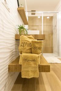 a pile of towels on a wooden staircase in a bathroom at Mirasole House in Massa Lubrense