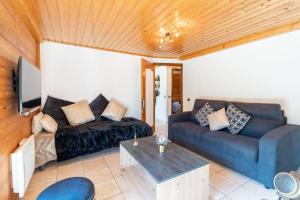 Posezení v ubytování Au Chalet Le Péry, vue sur le Mont de Grange