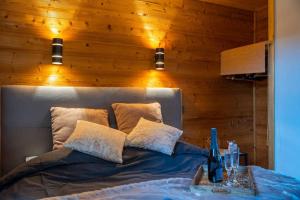 Postel nebo postele na pokoji v ubytování Au Chalet Le Péry, vue sur le Mont de Grange