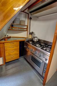 a kitchen with a stainless steel stove top oven at Panta Rhei Boatique Hotel in Amsterdam