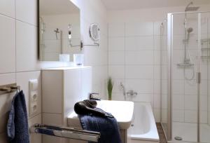 Koupelna v ubytování Haus Nr 34, Ferienhaus Fischerhus + 20 fotografií