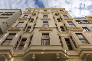 The building in which a szállodákat is located