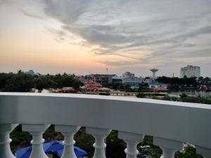 Sunrise o sunset na nakikita mula sa hotel o sa malapit