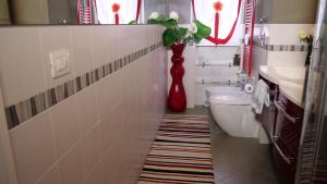 A bathroom at Квартира люкс в Милане (Appartamento di lusso a Milano)